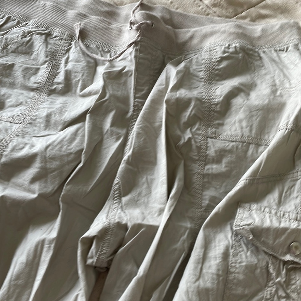 Khaki crop pants